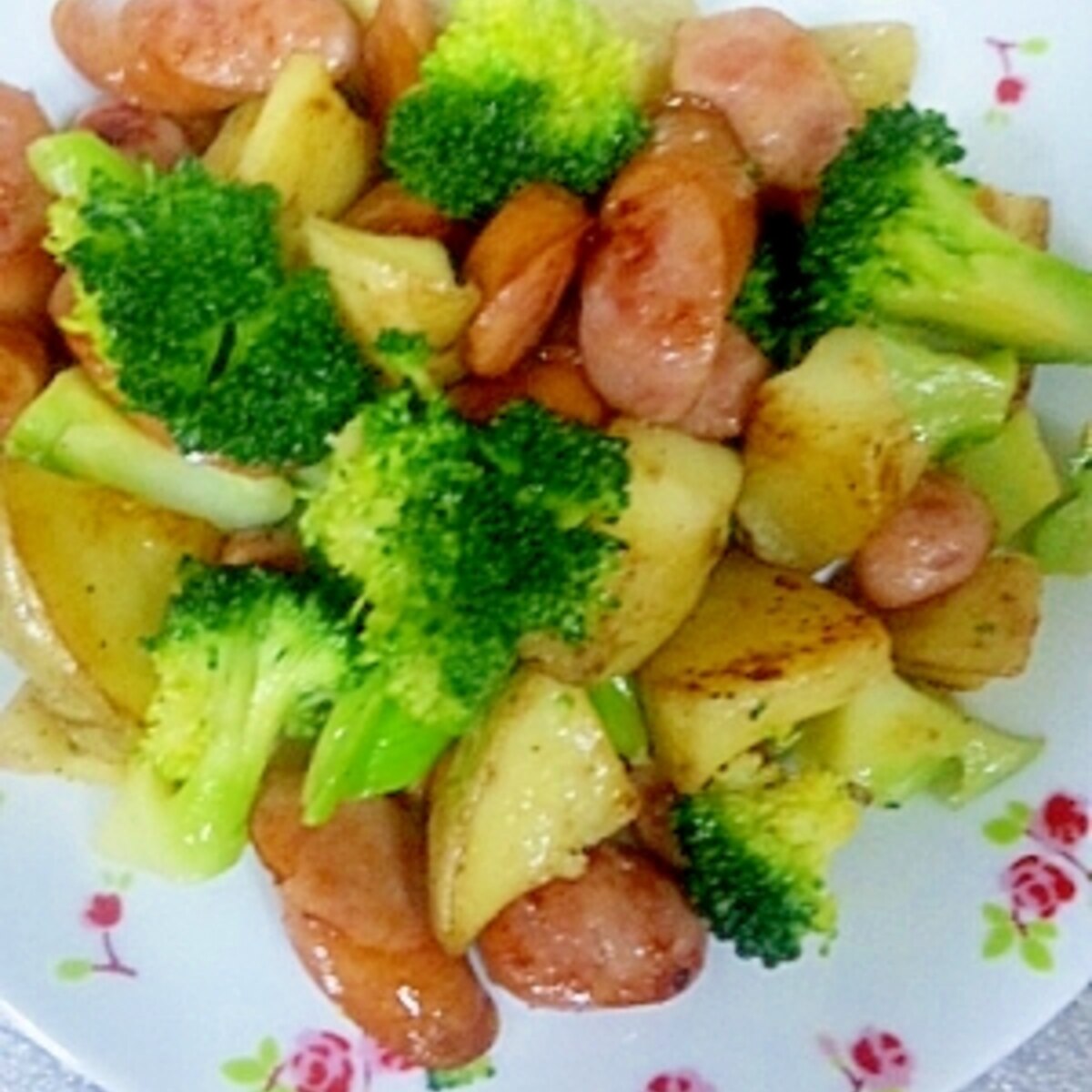 ポテトとブロッコリーとウィンナーのソテー レシピ 作り方 By みことでっせ 楽天レシピ